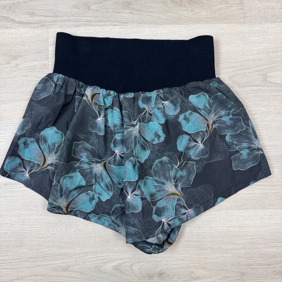 Free People Movement Carpe Diem High Waisted Shorts Size Medium Midnight Floral - Picture 6 of 6